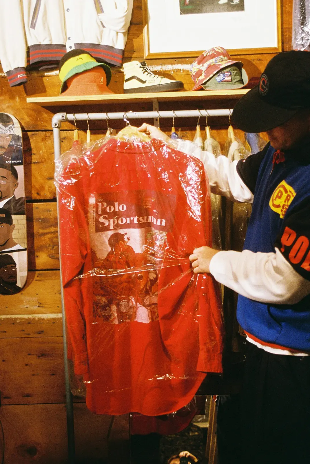 Omni Store Late Night, photo 15 of 28