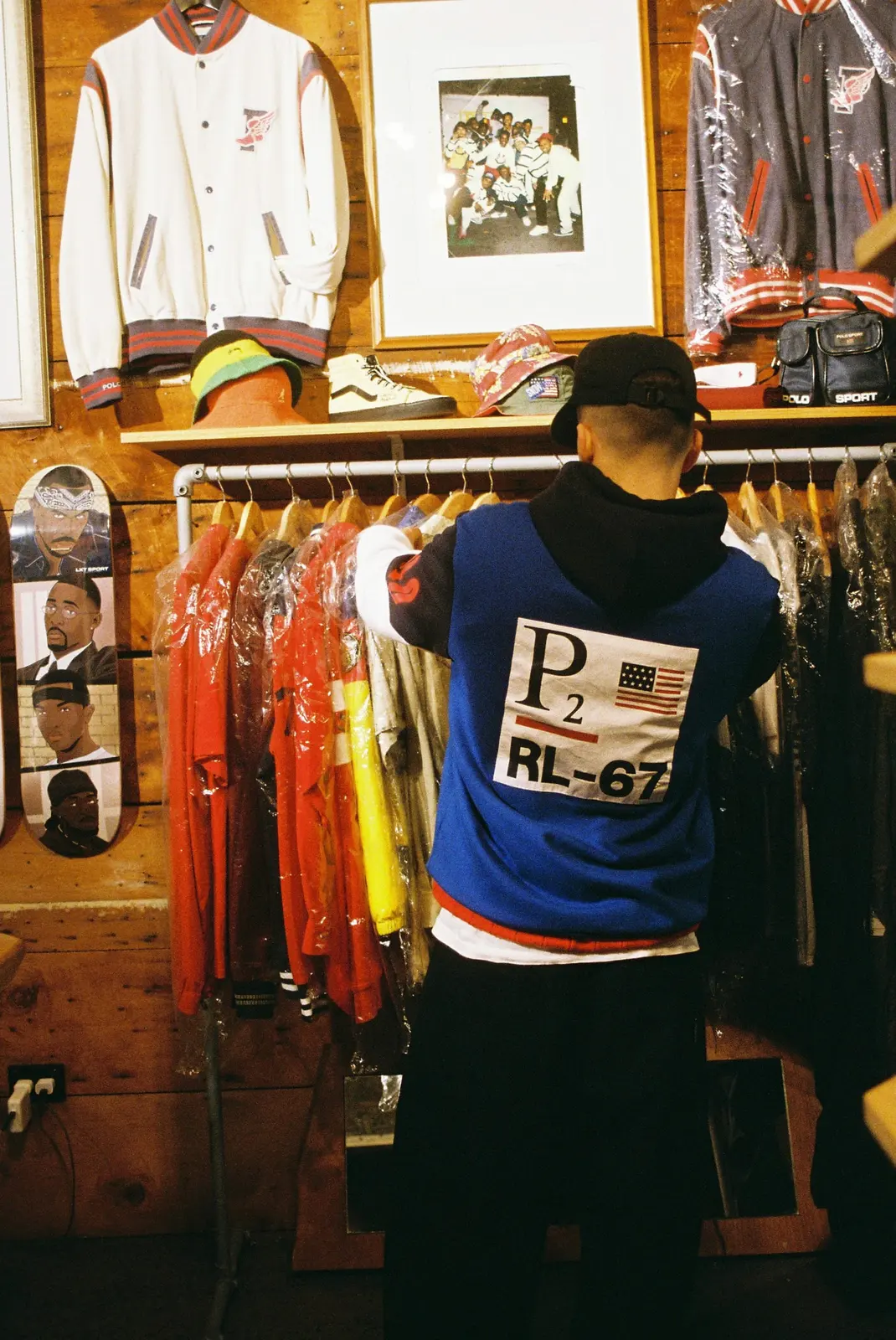 Omni Store Late Night, photo 16 of 28