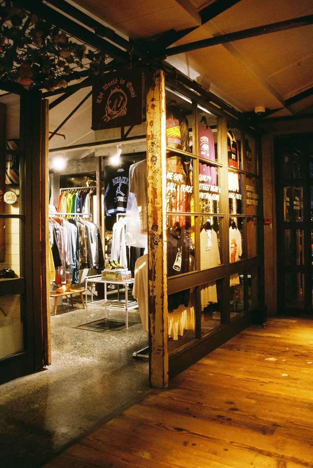 Omni Store Late Night, photo 27 of 28